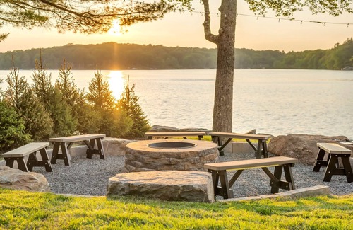 Lake Harmony Casa | "Lake Front Livin" Beautiful Lake Front View, Private Beach, Dock, Firepit, Game Room, Kayak/ Canoe