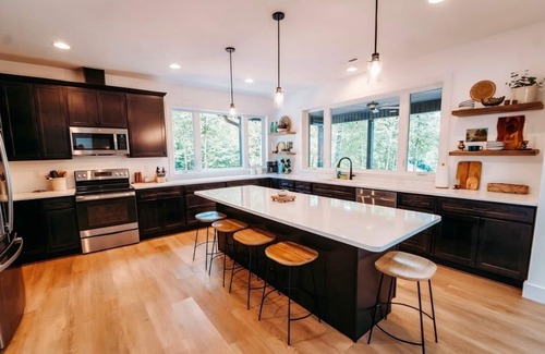 Jacksboro Casa | LAKE FRONT - New Build, No Steps to Lake, Quiet Cove, Big Creek -Seasonal Water