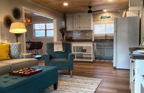 Robbinsville Casa | Lake front Sunset Cottage with dock & kayaks