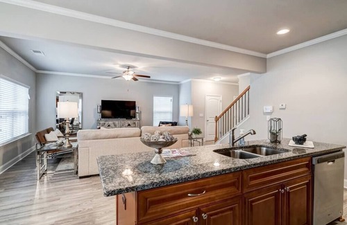 Morrow Casa | Open Deck House w / Lake Front View - Camas King