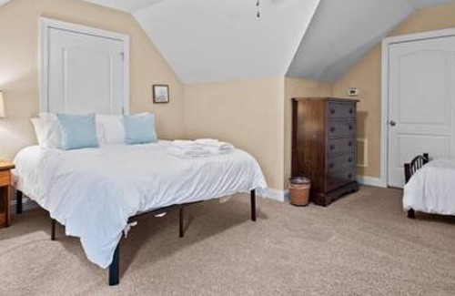 Timber Creek Casa | Lake Gaston 4BR Lake House