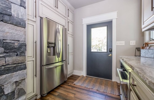 Henrico Casa | Lake Gaston Main lake Private Sandy Beach -SPECTACULAR