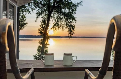 Henrico Casa | Lake Gaston's Million Dollar Baby! Epic Dock w/Bar, TV, Private Beach, Sleeps 14