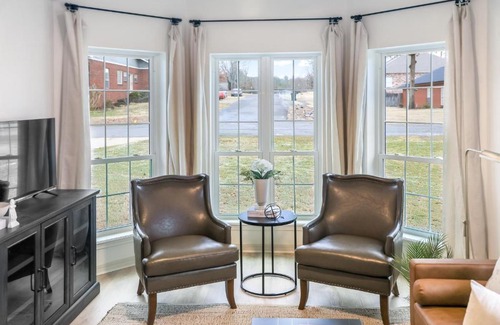 Mid America Casa | Lake Hamilton Carriage House 5BR; 3.5BA Sleeps 17!