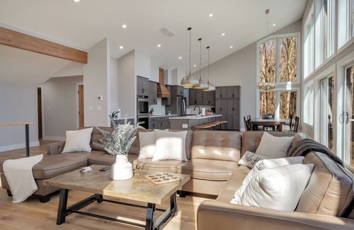 Lake Harmony Estates Casa | Lake Harmony Access - Swim/Beach, Arcade, Firepit, Outdoor Griddle, 8min to Ski