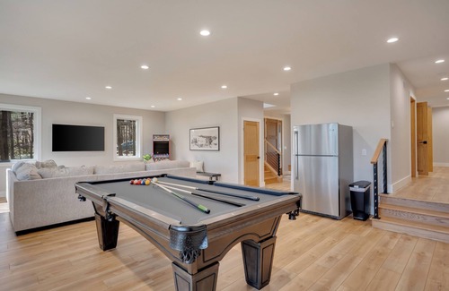 Lake Harmony Estates Casa | Lake Harmony Access - Swim/Beach, Arcade, Firepit, Outdoor Griddle, 8min to Ski