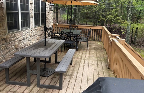 Lake Harmony Estates Chalet De Esquí | 5bed 3bath Chalet w/ hot tub,pool table,ping pong table,fire pit,pet friendly