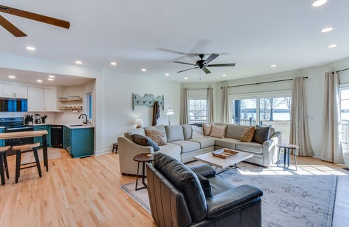 Townville Casa | Lake Hartwell Home w/ Dock + Fire Pit!
