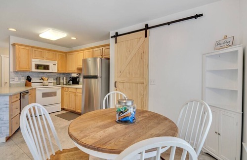 Townville Casa | "Lake Hartwell, Waterfront Cottage with Views, near Clemson"