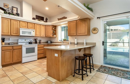 Lake Havasu City Casa | LAKE HAVASU POOL HOME " TIKI RANCH " weekly discounts