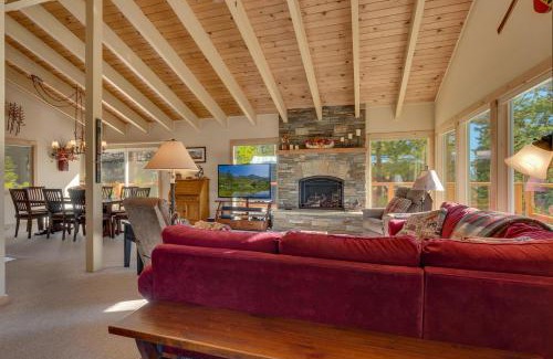 Lake Forest Casa | Lake Haven at Dollar Point - Spacious 4 BR w Lake Views, Sauna, Near Ski Resorts!