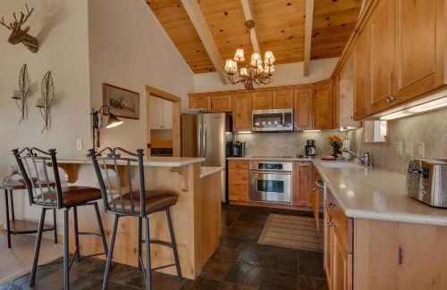 Lake Forest Casa | Lake Haven at Dollar Point - Spacious 4 BR w Lake Views, Sauna, Near Ski Resorts!