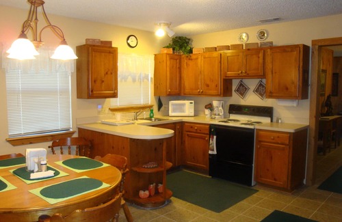 Bandera Casa | LAKE HIAWATHA COTTAGE