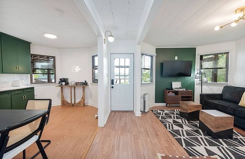 Hickory Casa | Lake Hickory Trio 2BR Green Unit