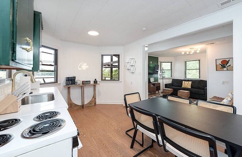 Hickory Casa | Lake Hickory Trio 2BR Green Unit