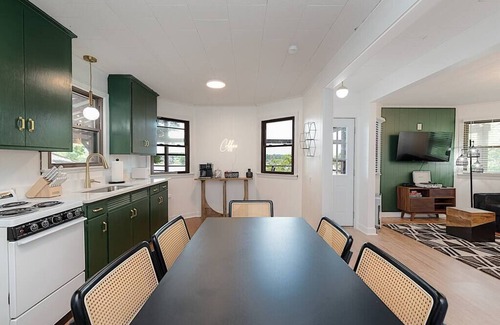 Hickory Casa | Lake Hickory Trio 2BR Green Unit