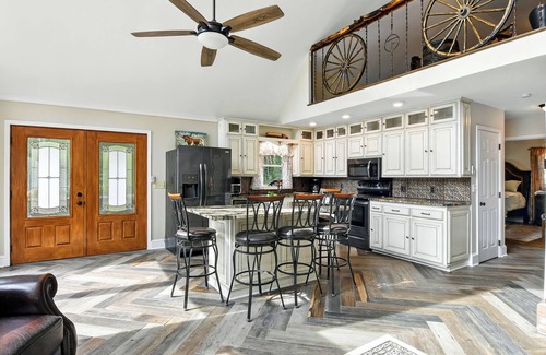 Conover Casa | Lake Hickory Waterfront Retreat