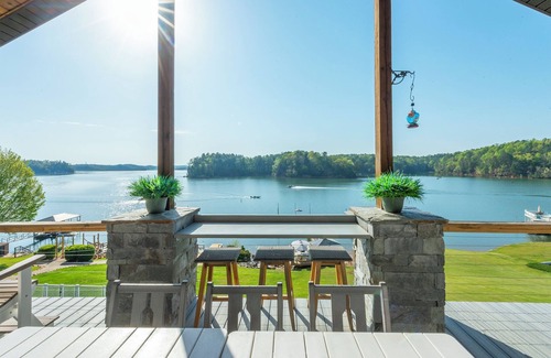 Marion Lake Club Casa | Lake Home – 3BR, 2 Balconies & Stunning Views from Private Waterfront Deck