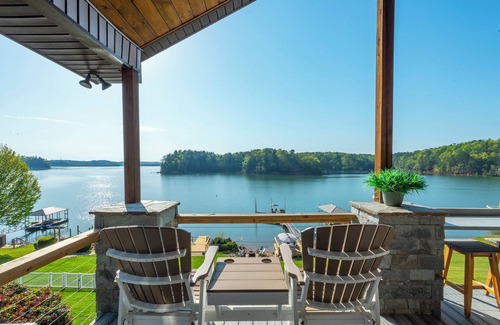 Marion Lake Club Casa | Lake Home – 3BR, 2 Balconies & Stunning Views from Private Waterfront Deck