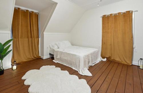 Fleming Casa | Lake home near Savannah Downtown