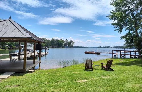 Chapin Casa | Lake Home with Pool Table, Dock, Kayaks, Fire Pits, Ice Maker