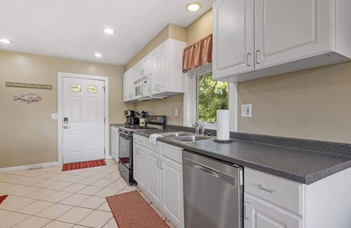 The Bays Casa | Lake Home with Private Beach and Hot Tub