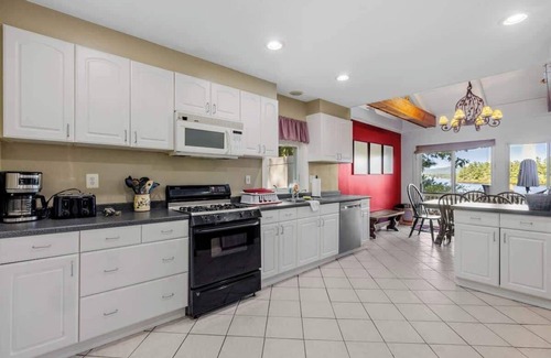 The Bays Casa | Lake Home with Private Beach and Hot Tub