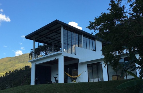 Chico Casa | Casa del lago a 2.5 horas de Bogotá, clima cálido perfecto