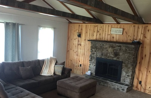 Port Jervis Casa | Lake House in Hudson Valley! - 20 Min. to Legoland NY. Great Family Stay!