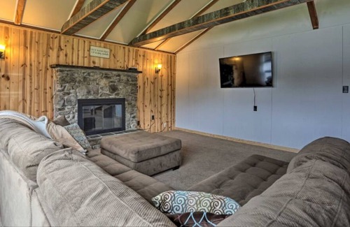 Port Jervis Casa | Lake House in Hudson Valley! - 20 Min. to Legoland NY. Great Family Stay!
