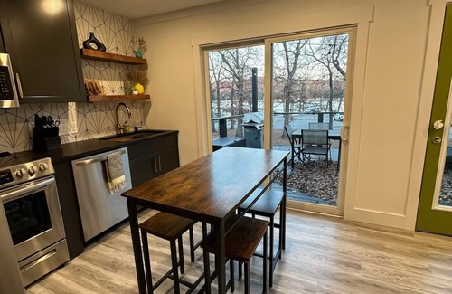 Kimberling City Cabina | Lake House @ Lighthouse Lodge - Lake Views - Bring Your Boat!