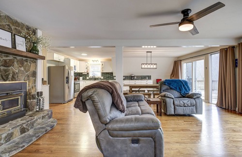 Bluff City Casa | Lake House Living. Relax with the whole family at this peaceful place to stay.
