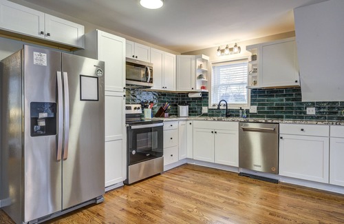 Bluff City Casa | Lake House Living. Relax with the whole family at this peaceful place to stay.