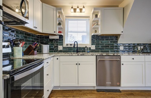 Bluff City Casa | Lake House Living. Relax with the whole family at this peaceful place to stay.
