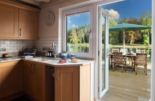 Brecon Cabaña | Lake House - Luxury Cottages