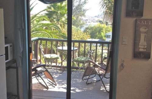 Del Dios Cabaña | Lake House - Novel Attractions Close / Safari Park Zoo/ Legoland / Sea World