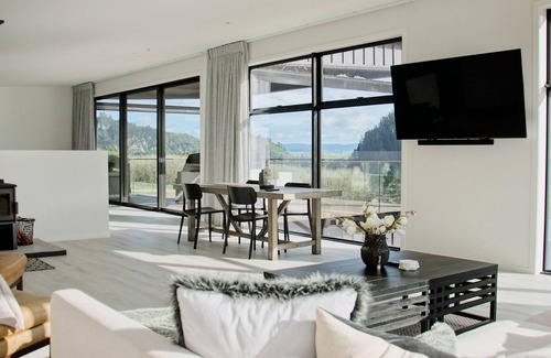 North Island Casa | Lake House