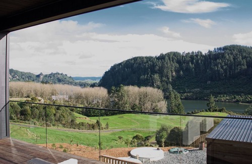 North Island Casa | Lake House