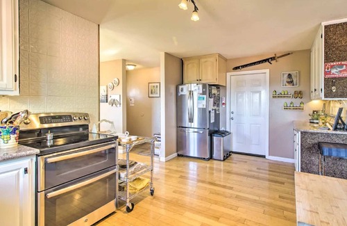 Kelseyville Casa | Lake house perched on a hill w/views & w/ SUP's kayaks & E-Bikes & pool