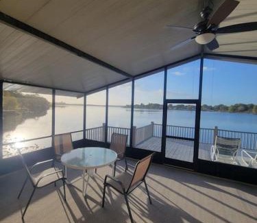 Polk City Casa | Lake House Retreat