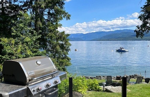 Salmon Arm Cabaña | Lake House Retreat - Waterfront!