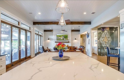 Lake Country Casa | Lake house with 5 bedrooms total including guest house, outdoor kitchen etc.