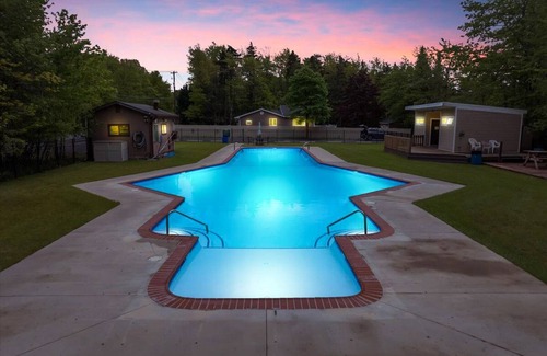 Pocono Summit Casa | Lake House with Fire Pit, Kayaks & Games, minutes from Kalahari