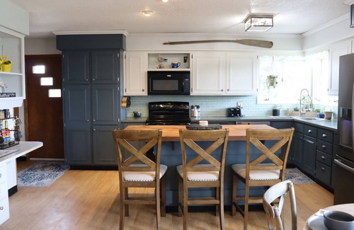 McLean County Casa | Lake house with Heated Pool. Minutes to Prime Fishing!