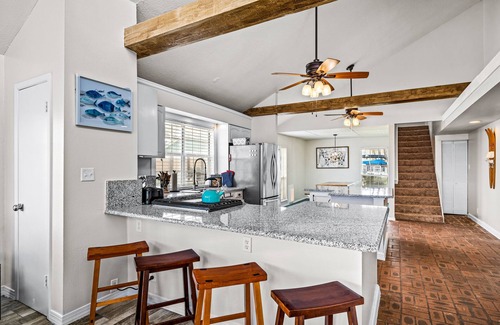 Azle Casa | Lake House with Hot Tub + Games