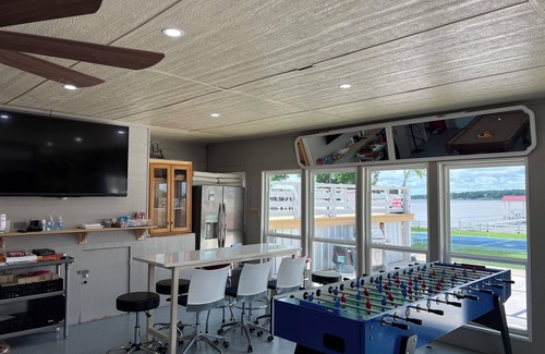 Azle Casa | Lake House With Private Pickleball Ct + Game Room At The Beautiful Cooley Point