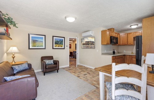 Lake Hughes Apartamento | Lake Hughes Apartment Unit C