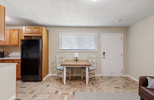 Lake Hughes Apartamento | Lake Hughes Apartment Unit C