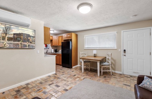 Lake Hughes Apartamento | Lake Hughes Apartment Unit C