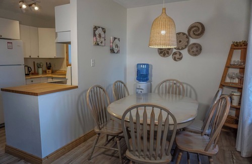 Tobermory Cabaña | Lake Huron Water view - 5 Minutes to Downtown Tobermory